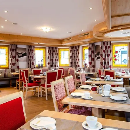 Almhof فندق مبيت وإفطار